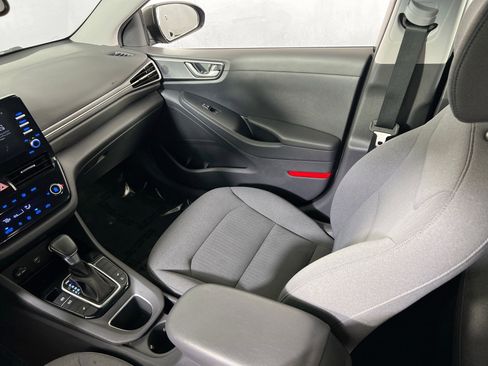 Used 2022 Hyundai Ioniq SE image 22