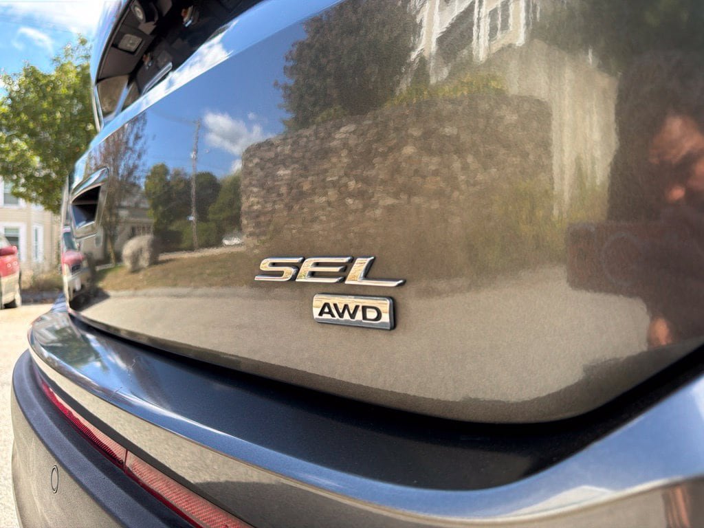 Used 2018 Ford Edge SEL w/ Equipment Group 201A AWD/4WD image 10
