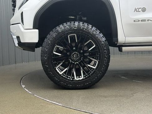 Used 2025 GMC Sierra 1500 Denali Ultimate AWD/4WD image 9