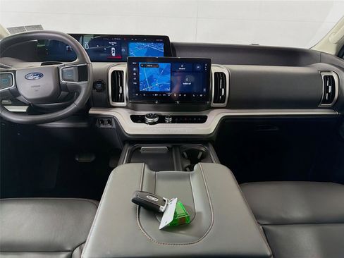 Used 2025 Ford Expedition Max Active AWD/4WD image 24