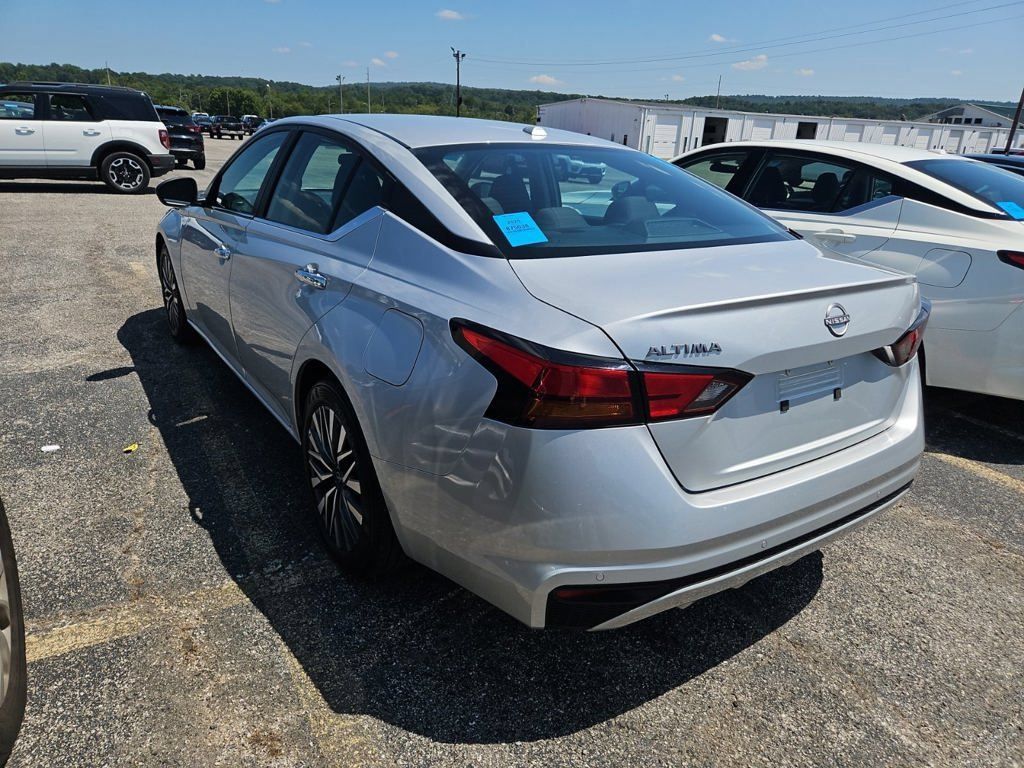 Used 2025 Nissan Altima 2.5 SV FWD image 6