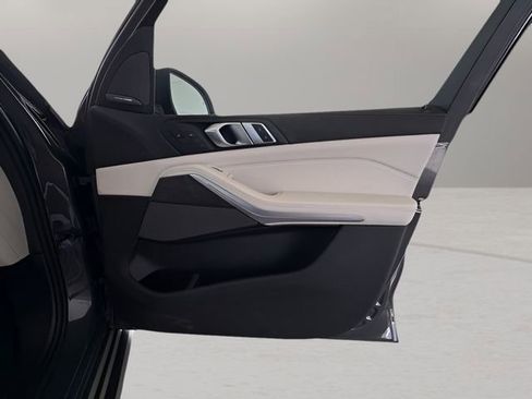 Used 2024 BMW X7 xDrive40i w/ Executive Package image 37