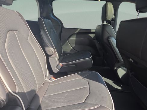 New 2026 Chrysler Pacifica Limited image 23