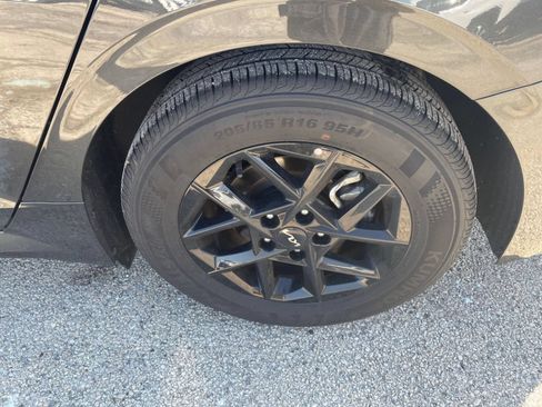 Used 2025 Kia K5 LXS FWD image 30