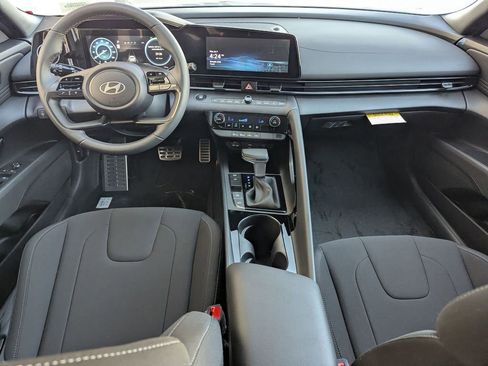 New 2025 Hyundai Elantra SEL image 28