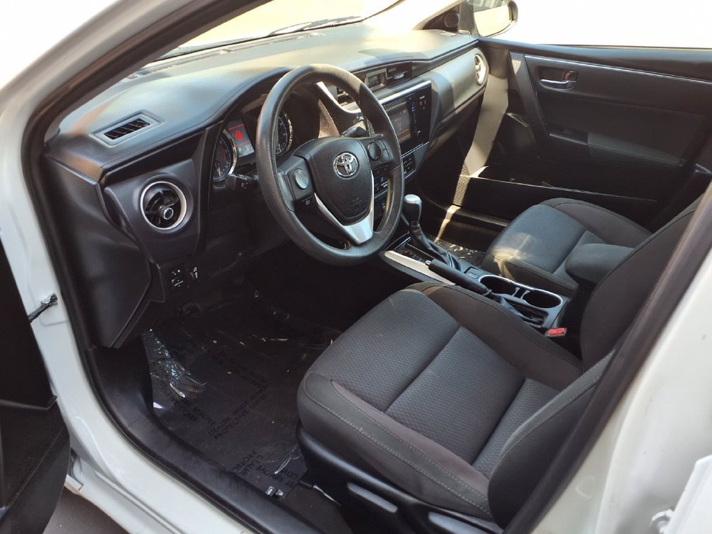 Used 2017 Toyota Corolla LE w/ Carpet Mat Package (TMS) FWD image 17