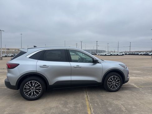 Used 2023 Ford Escape Active image 16