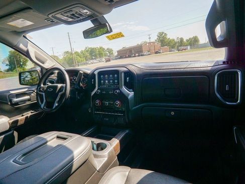 Used 2021 Chevrolet Silverado 1500 LT Trail Boss w/ Convenience Package II AWD/4WD image 17