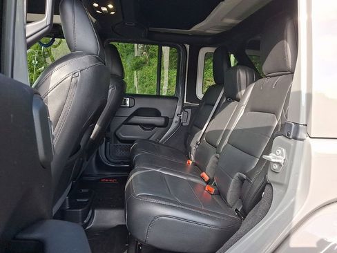 Used 2021 Jeep Wrangler Unlimited Sahara AWD/4WD image 10