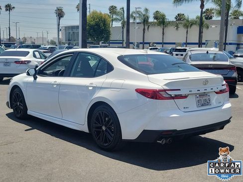 Used 2025 Toyota Camry SE FWD image 3