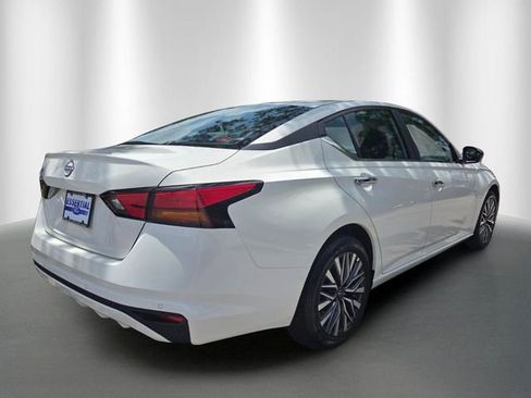 Used 2025 Nissan Altima 2.5 SV FWD image 4