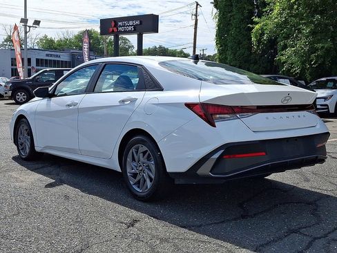 Used 2024 Hyundai Elantra SEL FWD image 4
