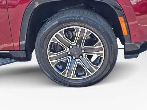 Used 2022 Jeep Wagoneer Series III RWD image 6