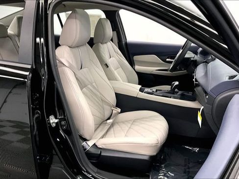 New 2026 Nissan Sentra SL FWD image 38