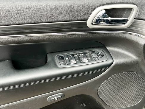 Used 2021 Jeep Grand Cherokee Limited RWD image 18