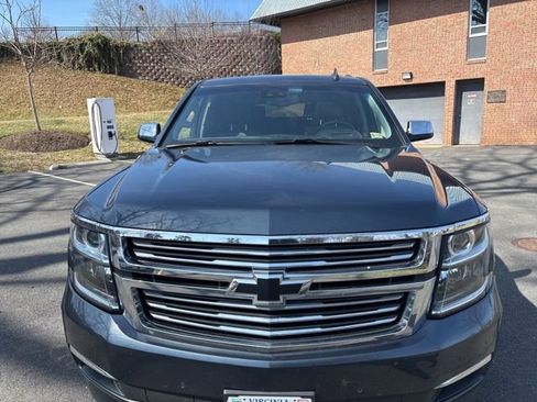 Used 2019 Chevrolet Suburban Premier image 2