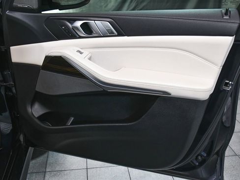 Used 2020 BMW X7 M50i AWD/4WD image 15