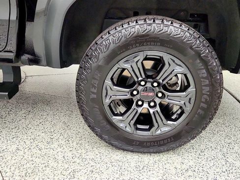 Used 2024 GMC Canyon Elevation w/ Elevation Premium Package AWD/4WD image 10