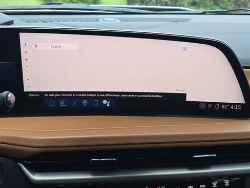 Used 2024 Cadillac XT4 Premium Luxury w/ Technology Package FWD image 23
