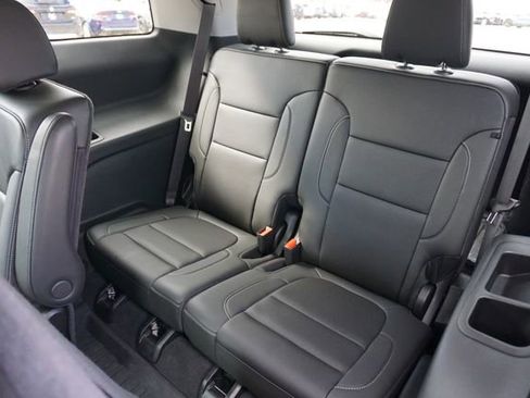 Used 2023 GMC Acadia SLT image 23