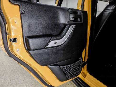 Used 2014 Jeep Wrangler Unlimited Rubicon image 47