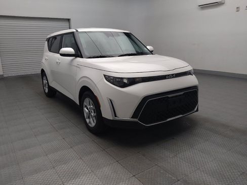Used 2025 Kia Soul LX w/ LX Technology Package FWD image 13