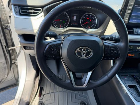 Used 2019 Toyota RAV4 XLE Premium w/ Cold Weather Package FWD image 15