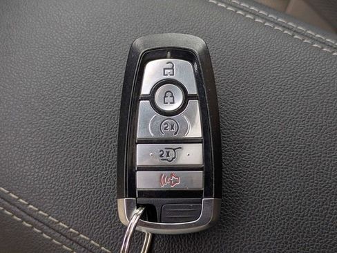 Used 2020 Ford Escape Titanium AWD/4WD image 30