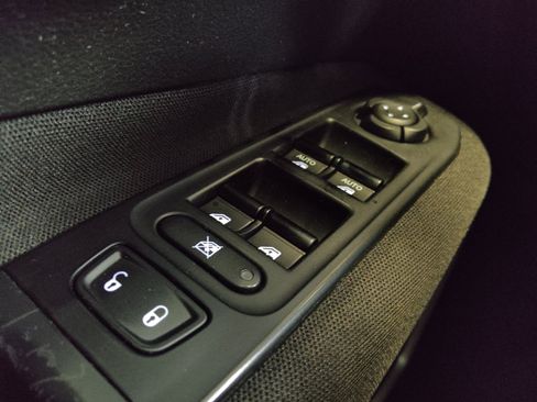 Used 2021 Jeep Renegade Latitude FWD image 27