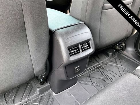 Used 2024 Chevrolet Equinox LS w/ LS Convenience Package FWD image 12