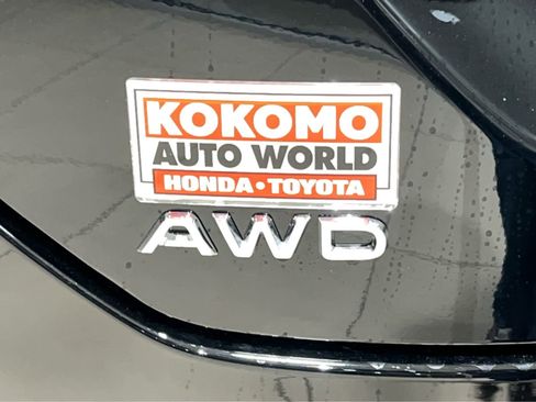 New 2025 Honda Pilot Touring image 8