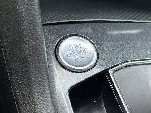 Used 2019 Volkswagen Tiguan SE image 22