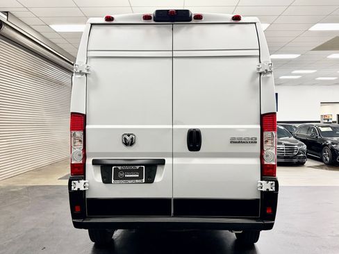 Used 2025 RAM ProMaster 2500 w/ Convenience Group FWD image 10