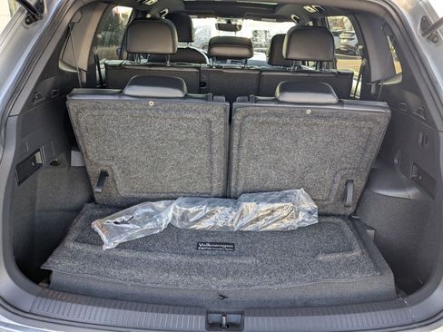 Used 2020 Volkswagen Tiguan SE image 28