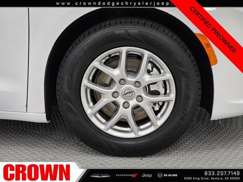 Certified 2026 Chrysler Pacifica Select FWD image 9