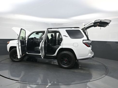 Used 2022 Toyota 4Runner TRD Off-Road Premium AWD/4WD image 38