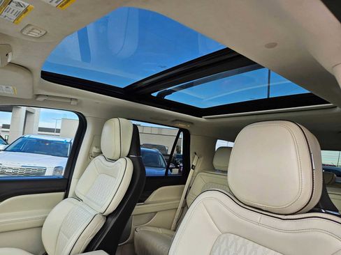 Used 2020 Lincoln Navigator Black Label w/ Cargo Convenience Package image 17