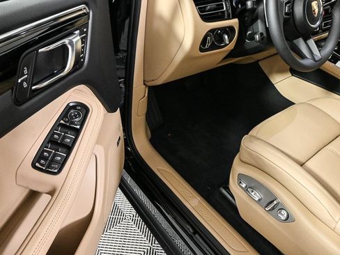 Used 2026 Porsche Macan AWD/4WD image 8