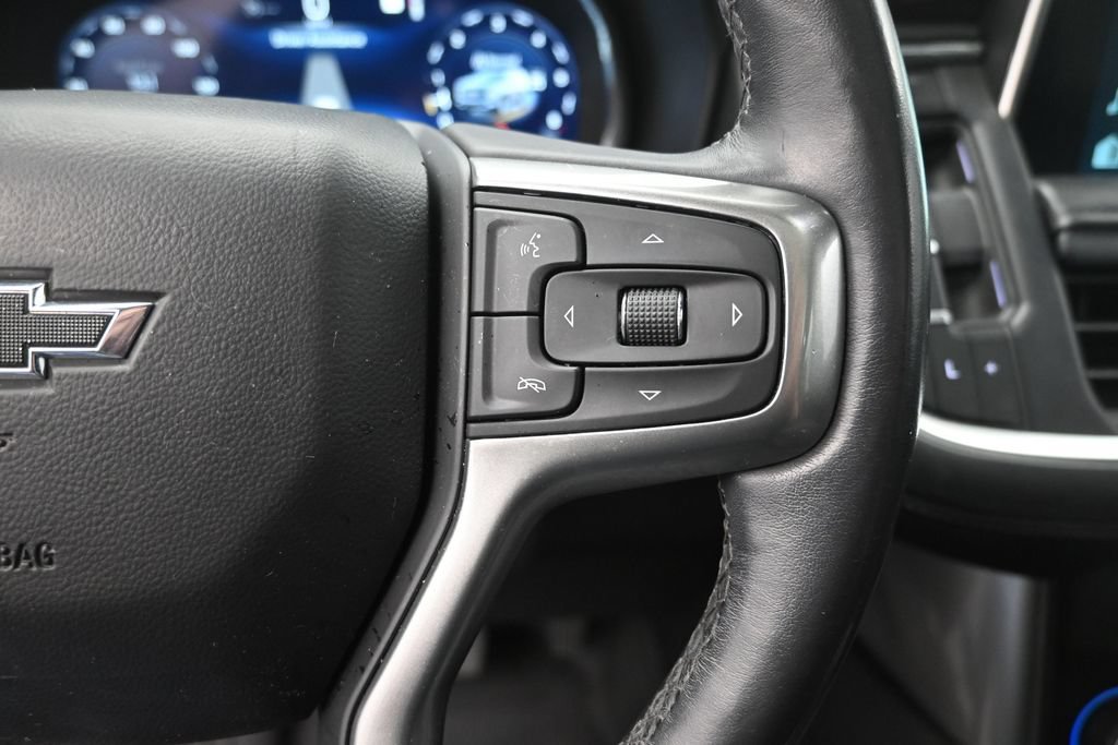 Used 2022 Chevrolet Tahoe Z71 w/ Luxury Package AWD/4WD image 7