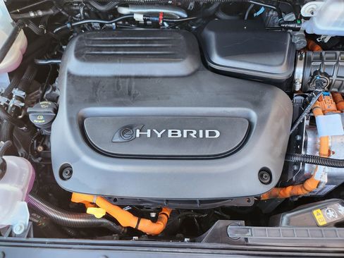 Used 2024 Chrysler Pacifica Select image 20