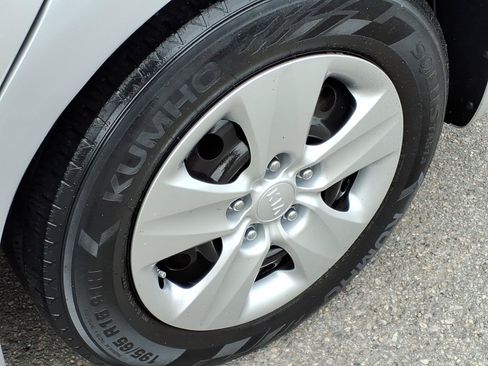 Used 2018 Kia Forte LX w/ LX Rear Camera Package FWD image 10