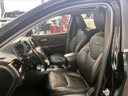 Used 2021 Jeep Cherokee Limited image 10