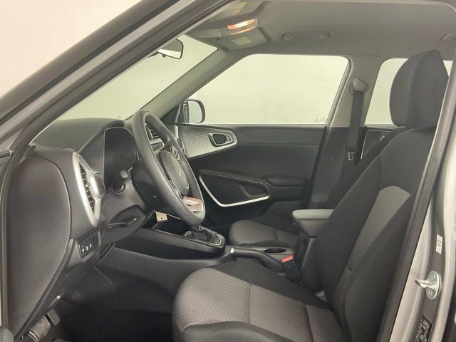 Used 2025 Kia Soul LX w/ LX Technology Package FWD image 10