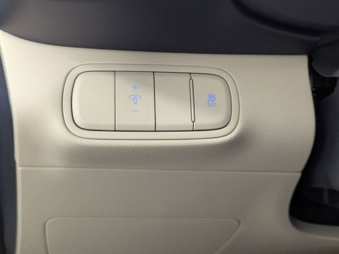 Certified 2025 Hyundai Venue Limited FWD image 15