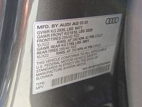 Used 2025 Audi Q8 Premium Plus image 36