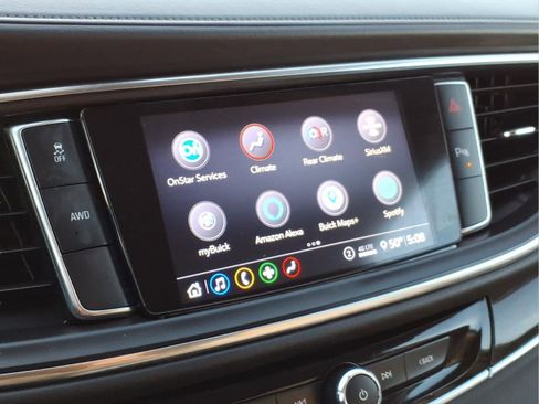 Used 2021 Buick Enclave Essence image 22