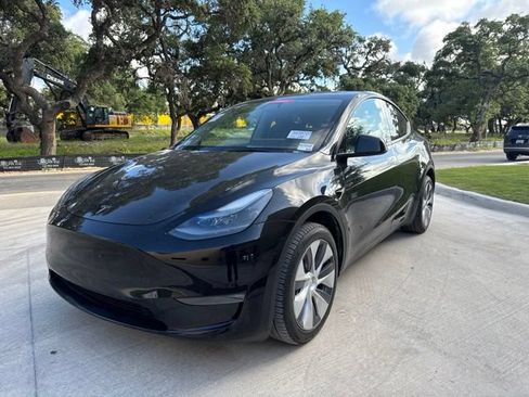 Used 2023 Tesla Model Y Long Range AWD/4WD image 2