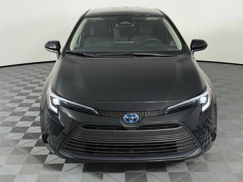 Used 2024 Toyota Corolla LE AWD/4WD image 2
