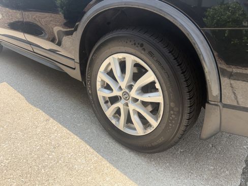 Used 2018 Nissan Rogue SV FWD image 14