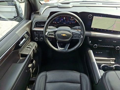 Certified 2025 Chevrolet Suburban LT AWD/4WD image 12